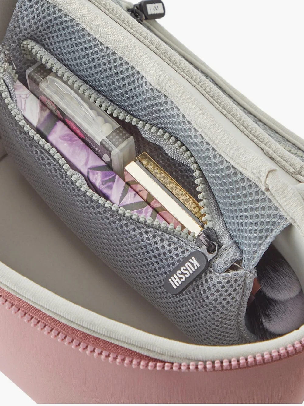 Kusshi Pink Women's Cosmetic Train Case NWT in package